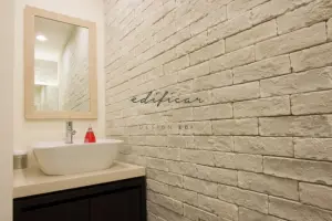 질감있는 벽돌 포인트 클리닉 세면 공간